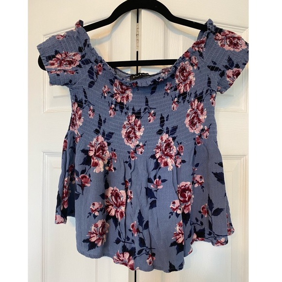 Kendall & Kylie Blouse - Picture 2 of 3